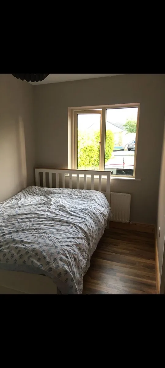 Bed and mattress - Image 2