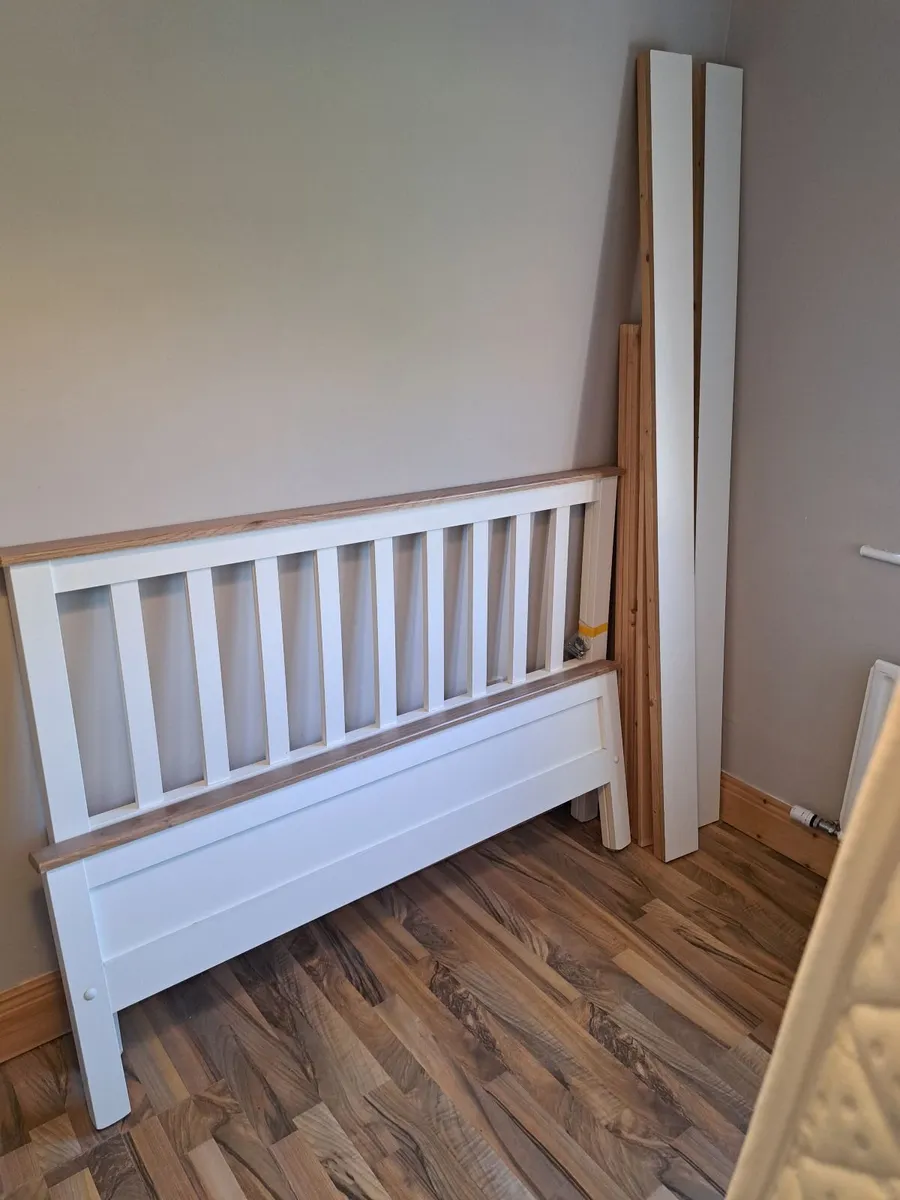 Bed and mattress - Image 3
