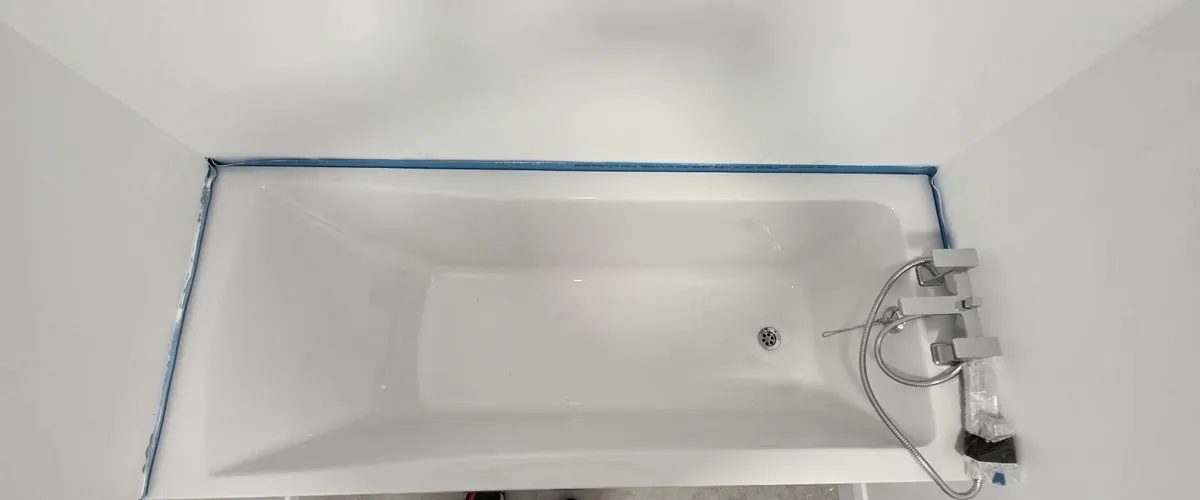 Bathtub with Tap & Hand Shower. - Image 2