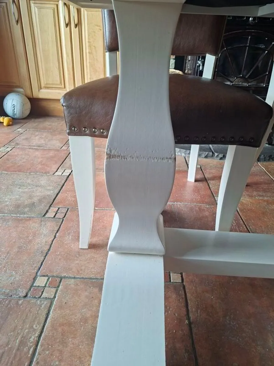 Solid wood Extendable dining table and chairs - Image 4