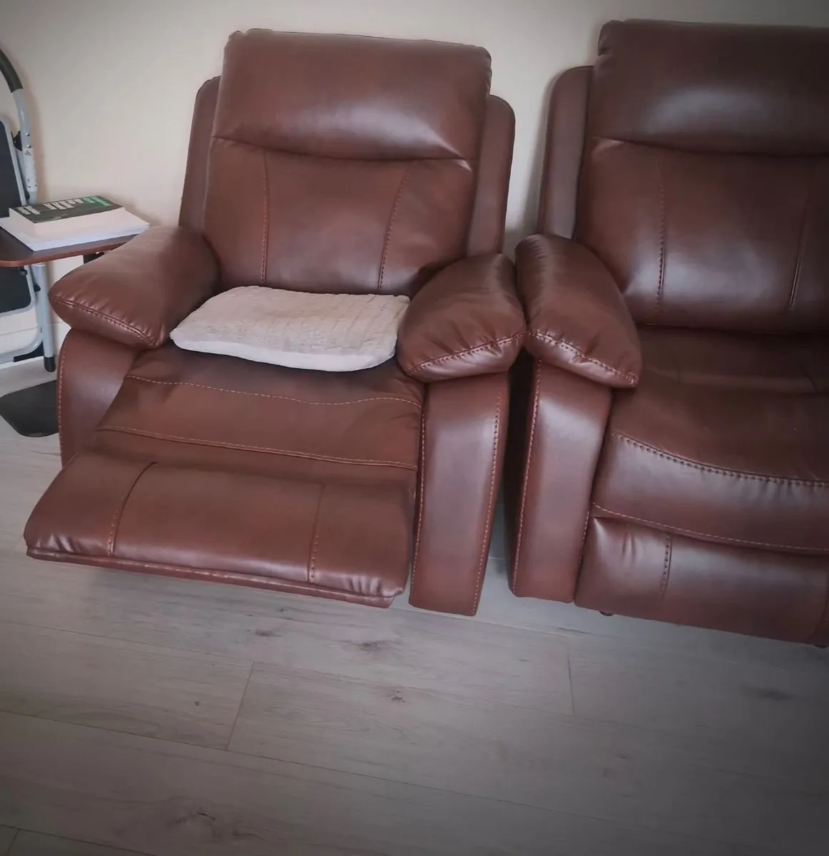 Leather Suite with Manuel Footrests on  Suite - Image 3