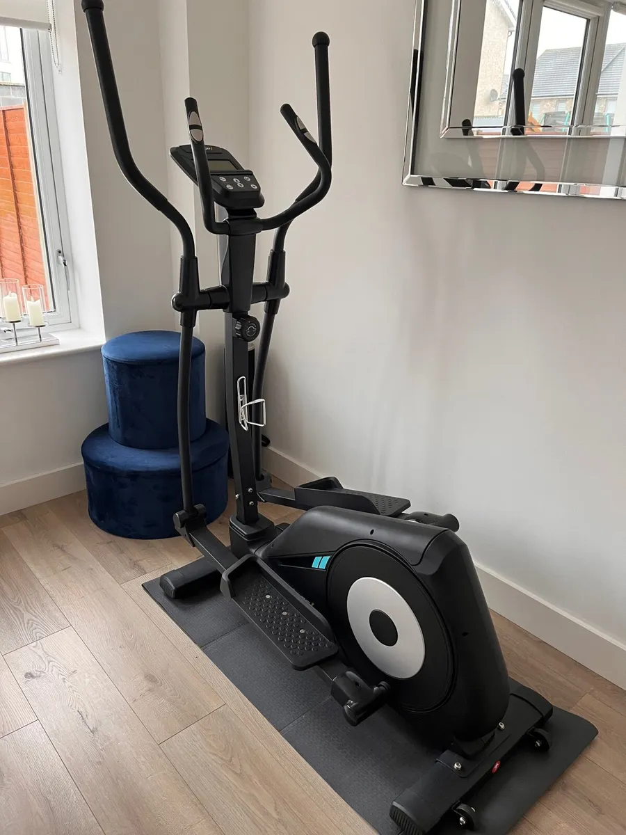 Cross trainer - Image 1
