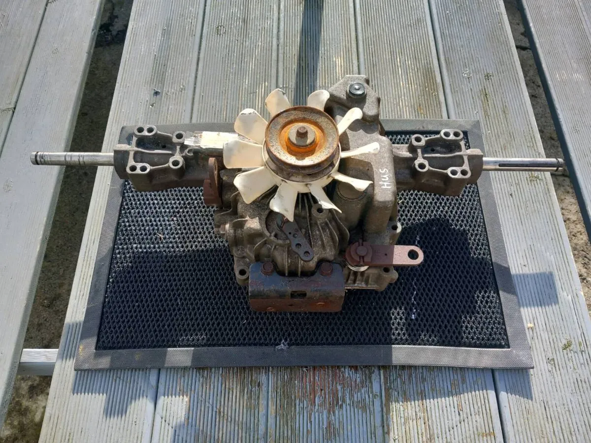 Husqvarna CTH173 hydrostatic transmission - Image 1