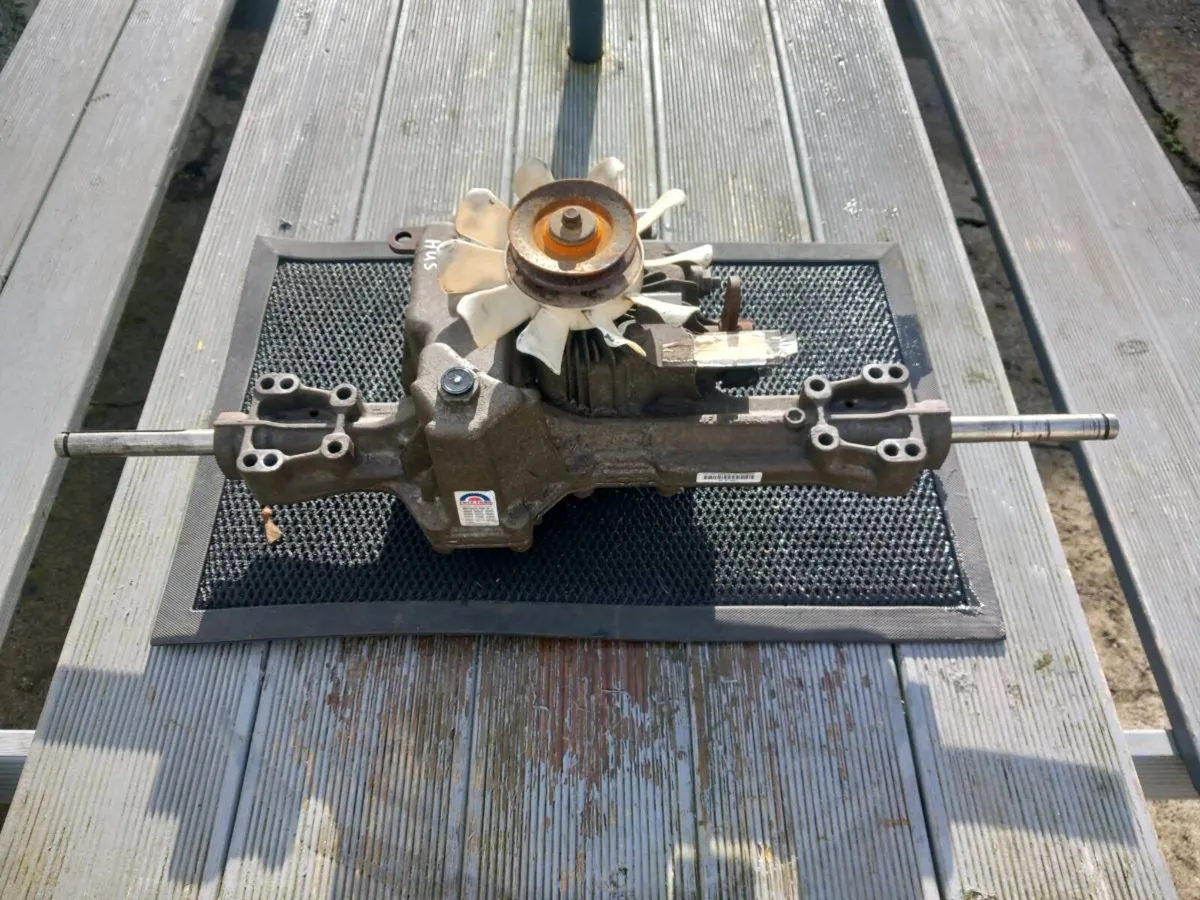 Husqvarna CTH173 hydrostatic transmission - Image 3