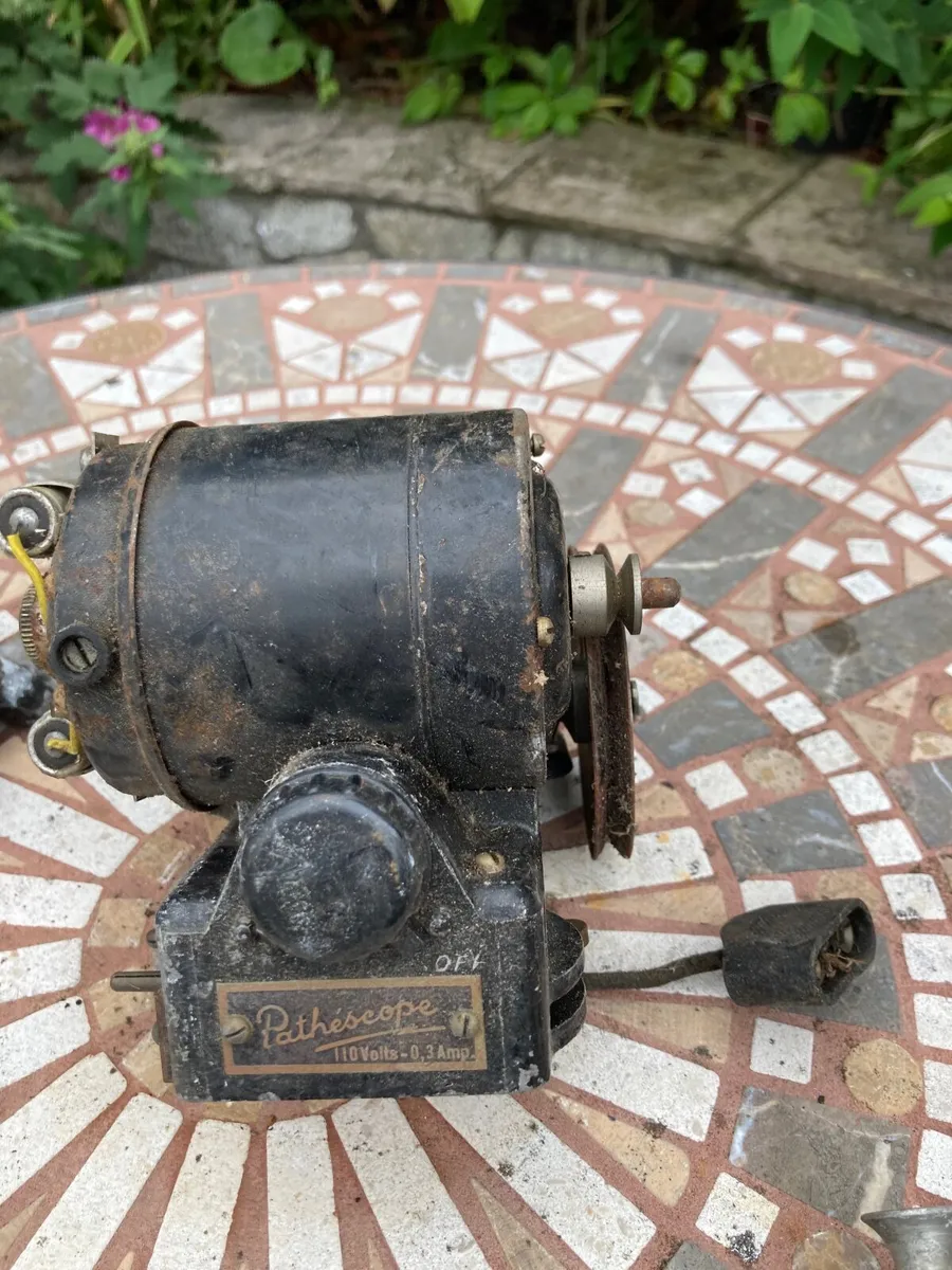 Antique Pathescope baby film projector - Image 1