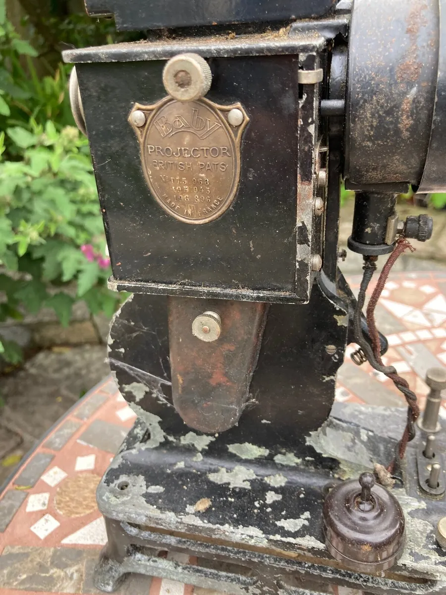 Antique Pathescope baby film projector - Image 2