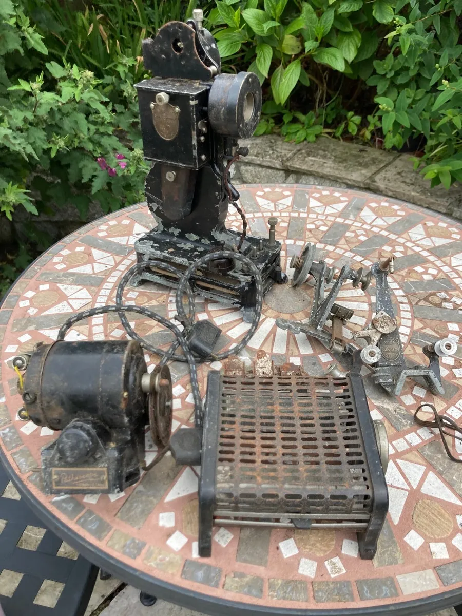 Antique Pathescope baby film projector - Image 3
