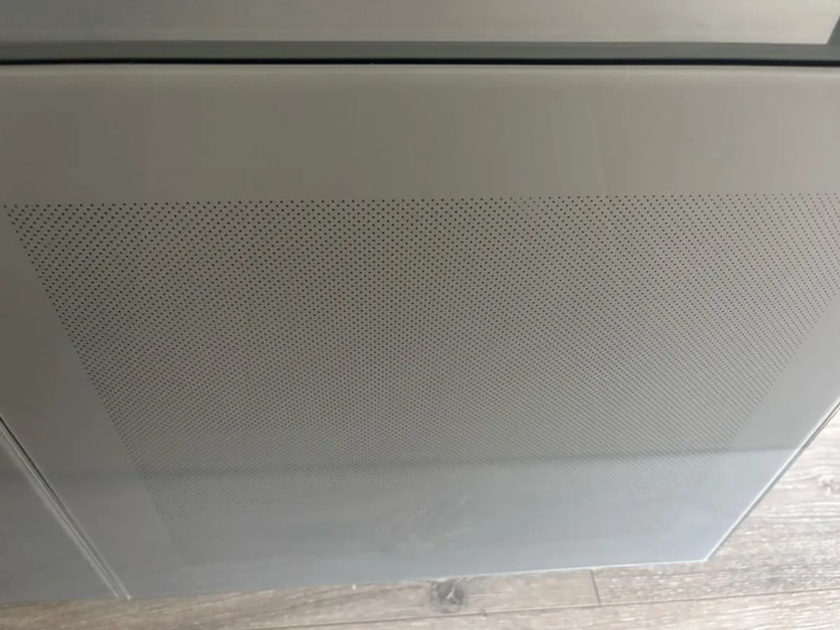 TV stand - Image 2