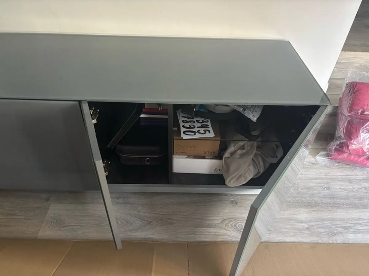 TV stand - Image 4