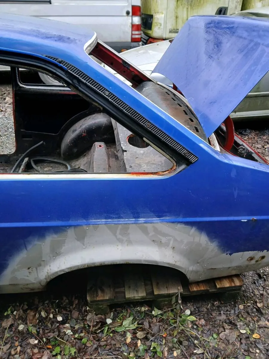Ford Escort Mark 2 RS 2000 Shell and RS Parts - Image 4