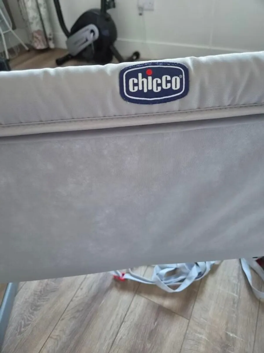 Chicco Next to Me Crib - Image 2
