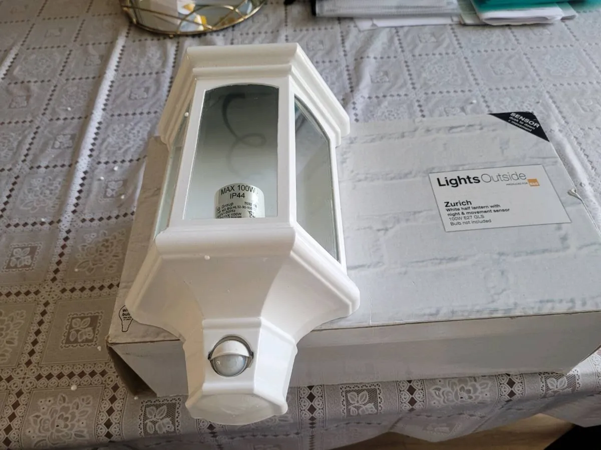 Outdoor Light - Image 1