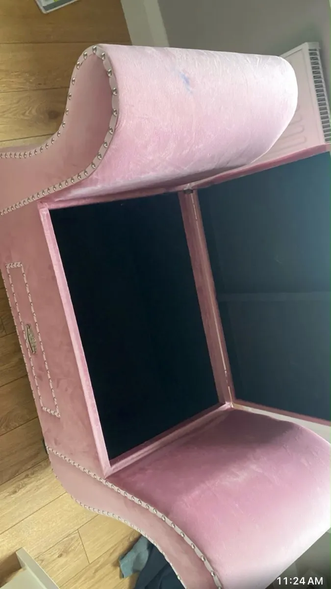 Pink storage seat - Image 3