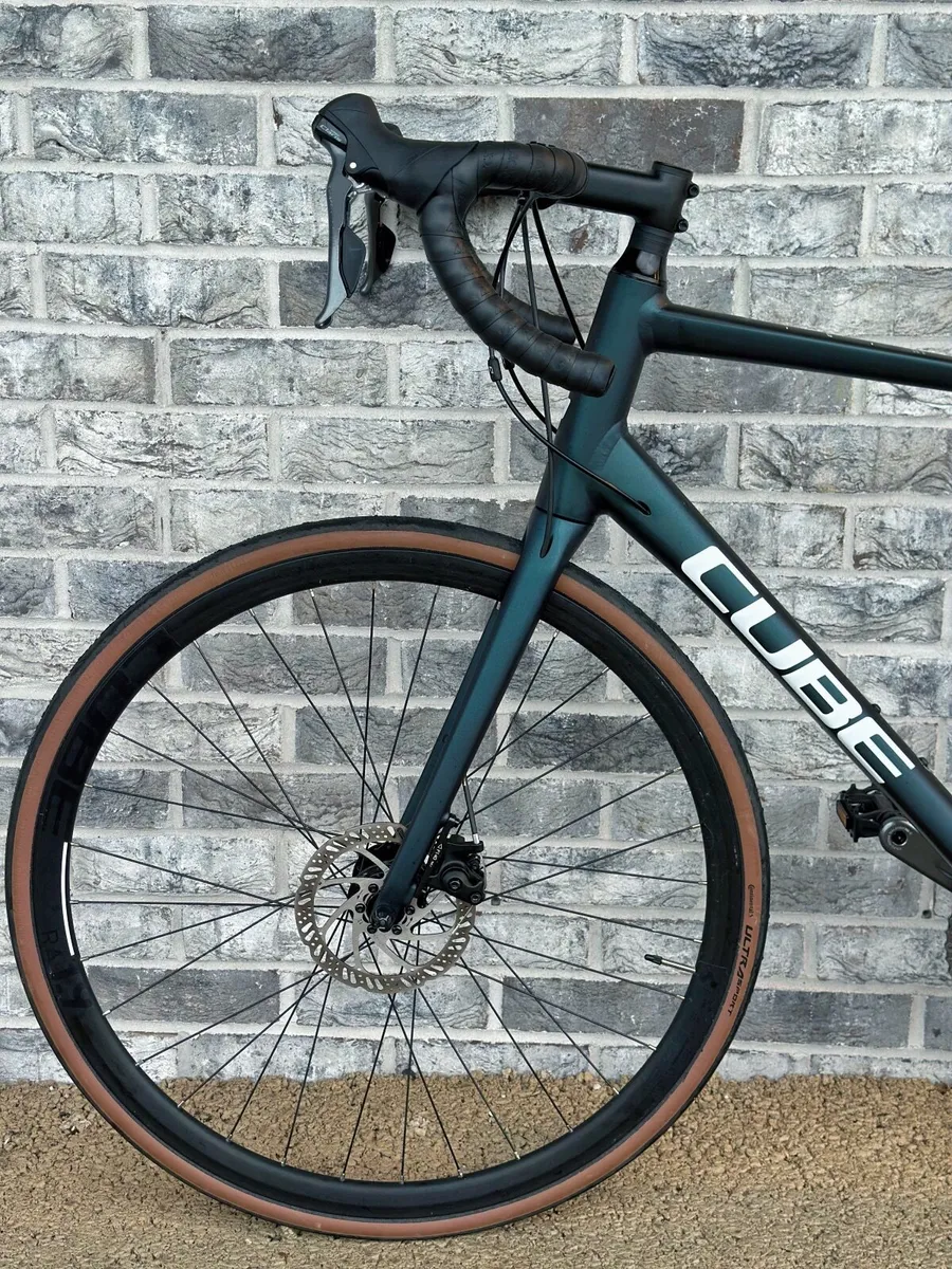 Cube Attain Road Bike Large Frame - Image 2