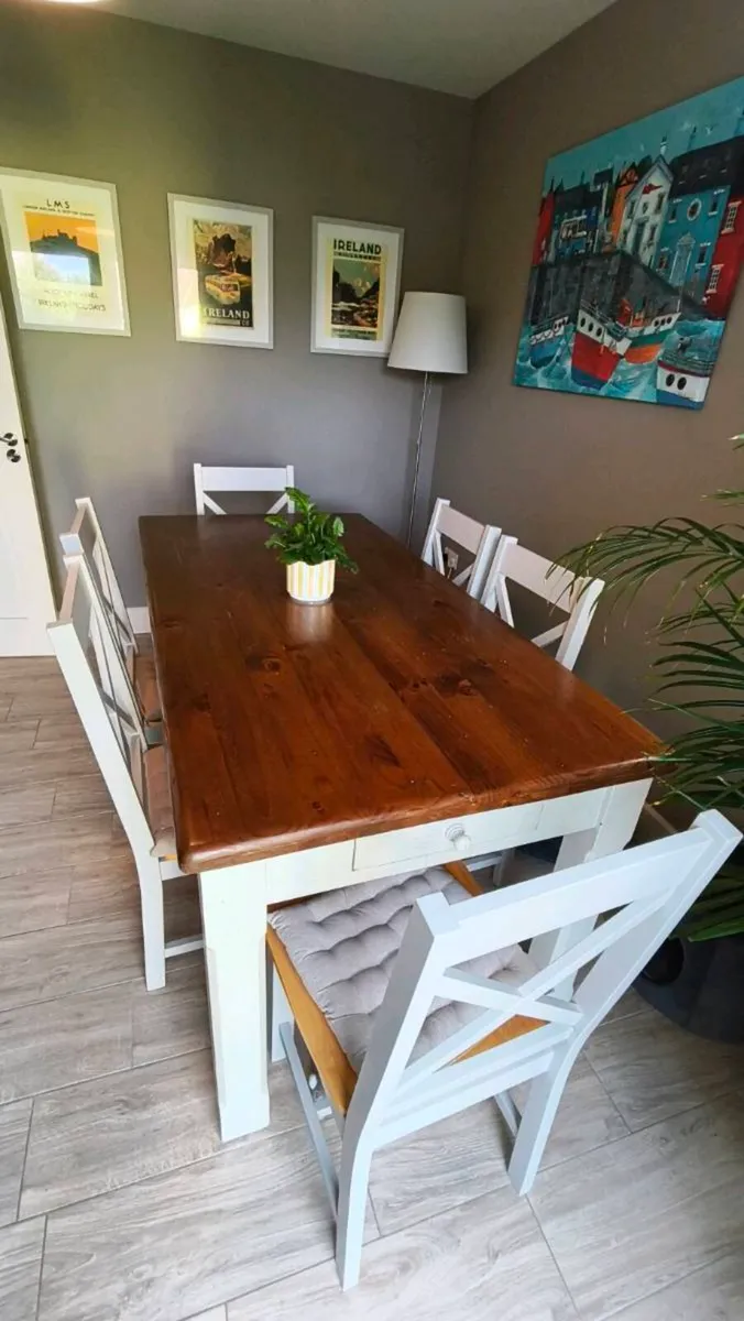 Dining table and 6 Chairs - Image 2