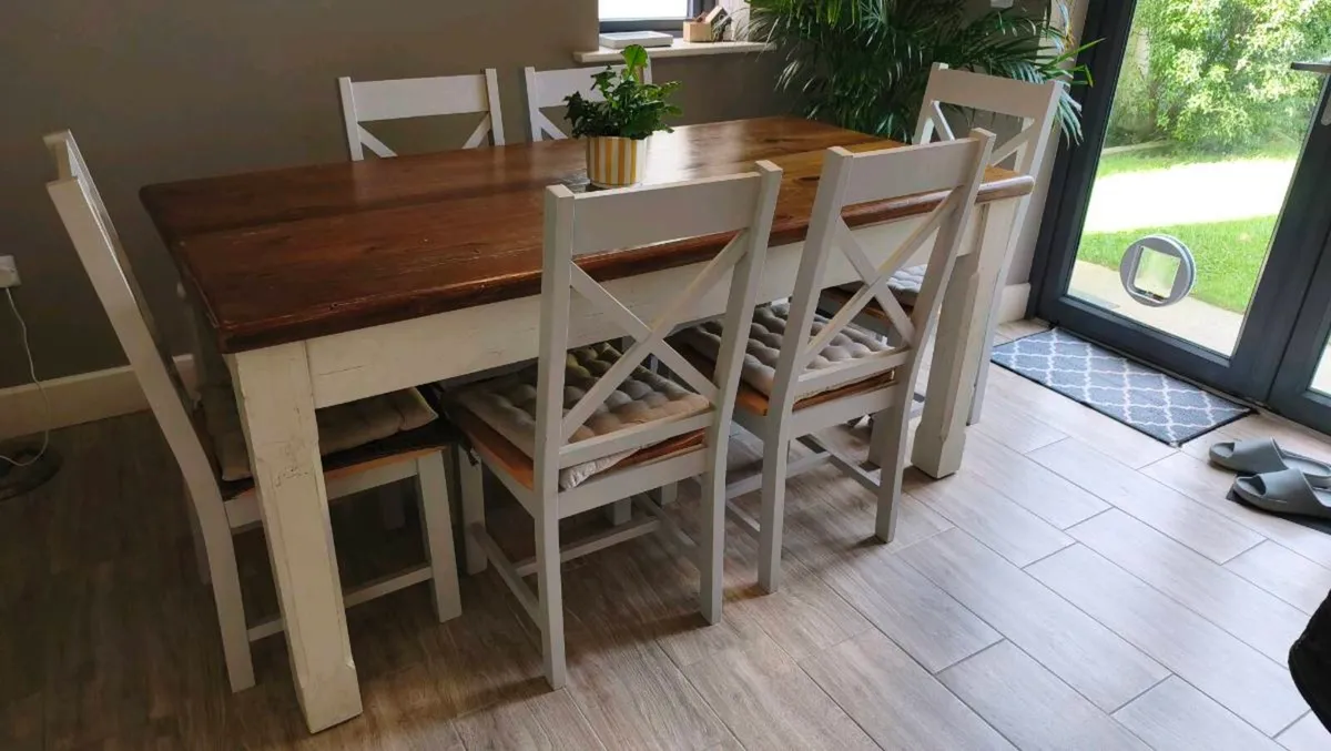 Dining table and 6 Chairs - Image 1