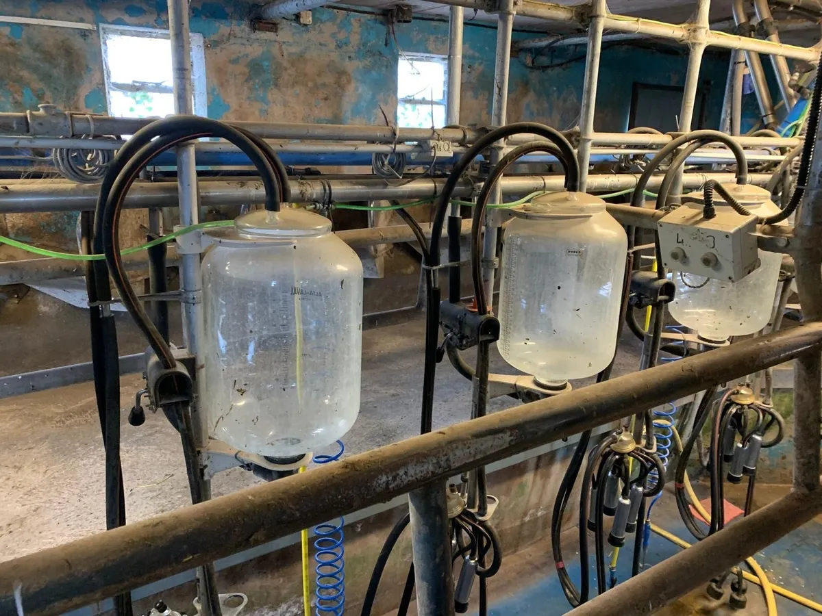7 unit Delaval parlour - Image 1