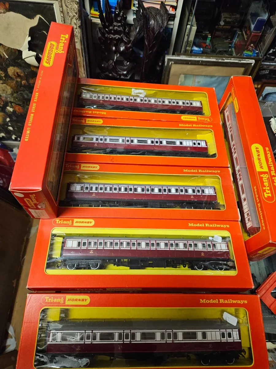 Hornby Triang OO Gauge Caledonian Carraiges - Image 2