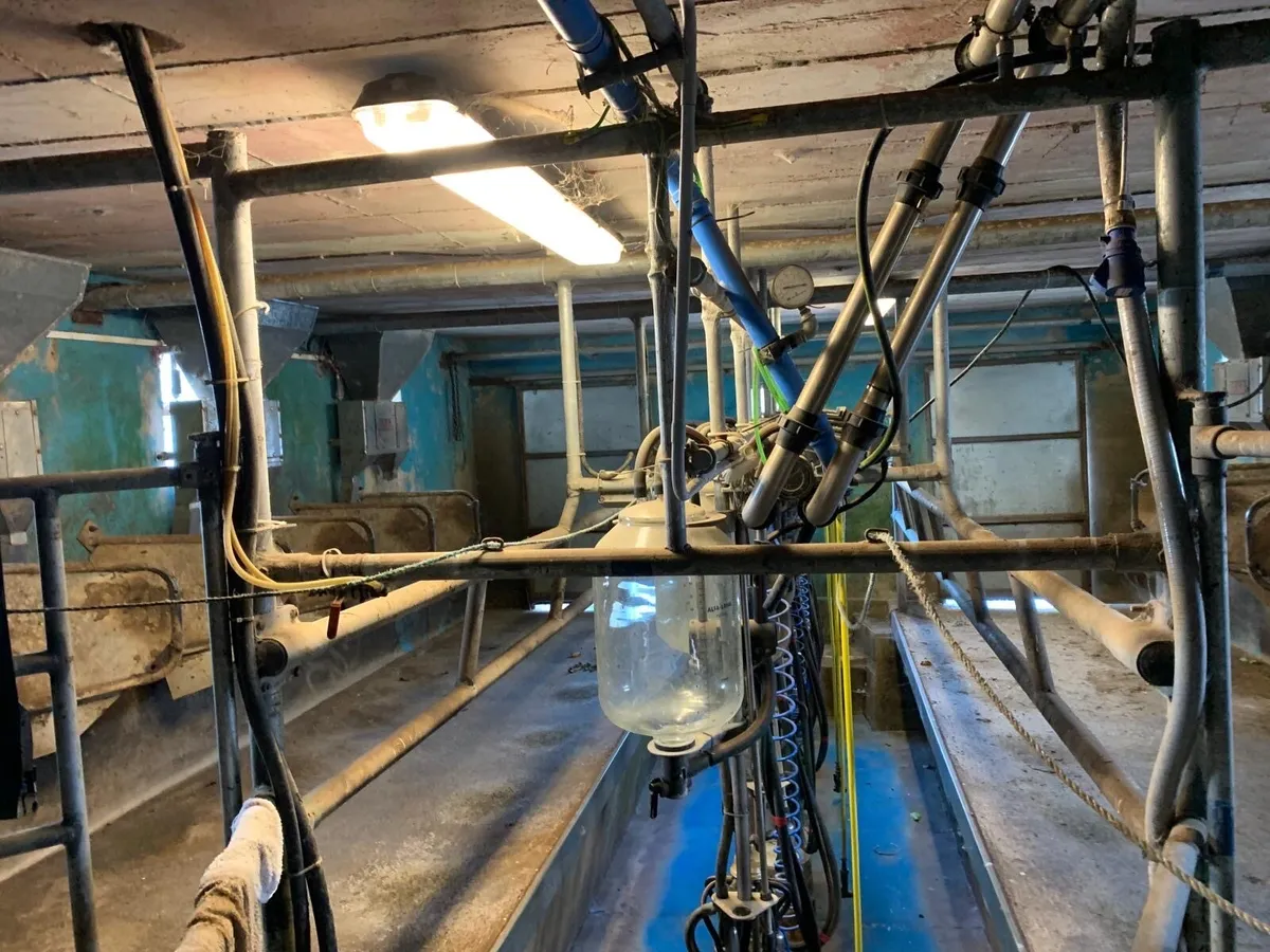 7 unit Delaval parlour - Image 4