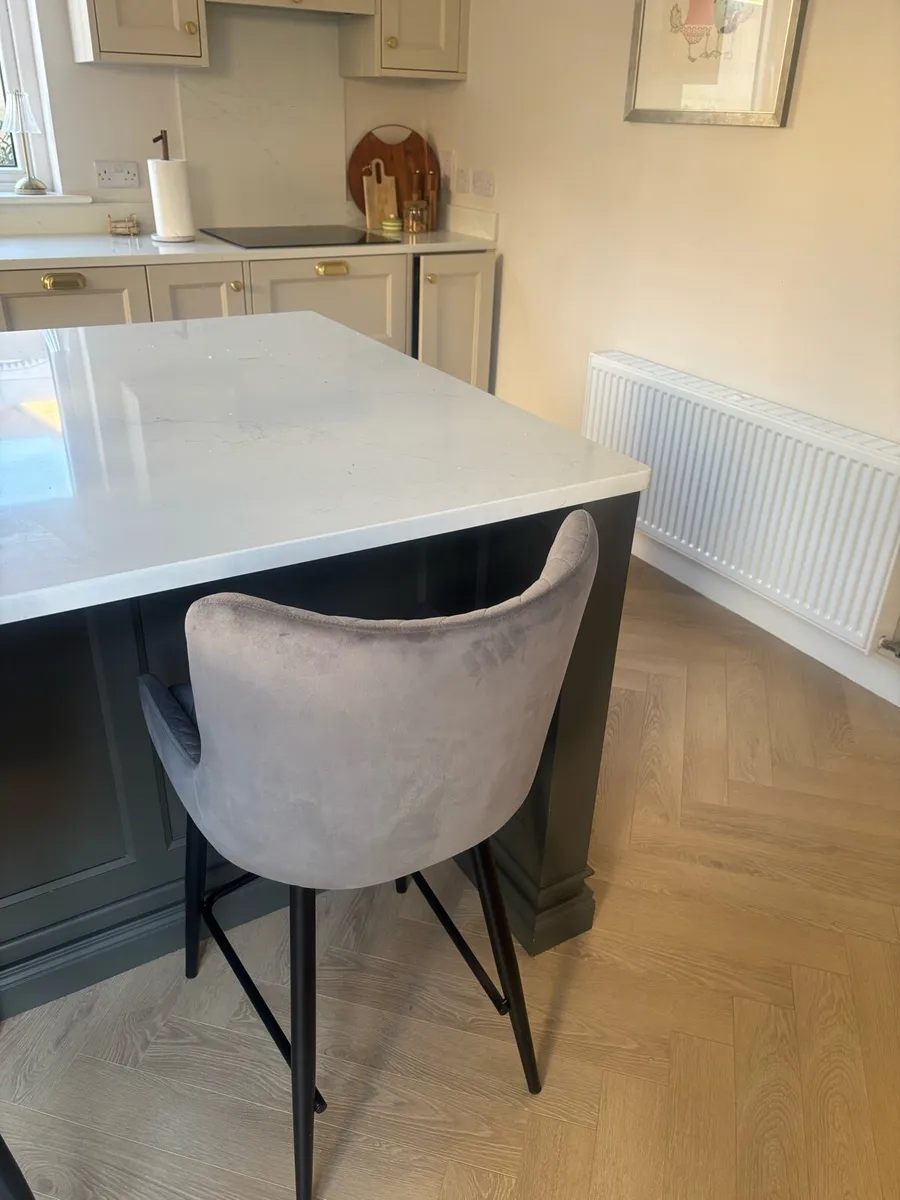 Grey bar stools x4 - Image 2