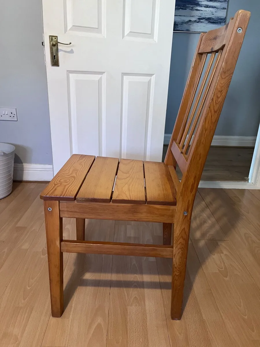 Table and chairs - Image 3