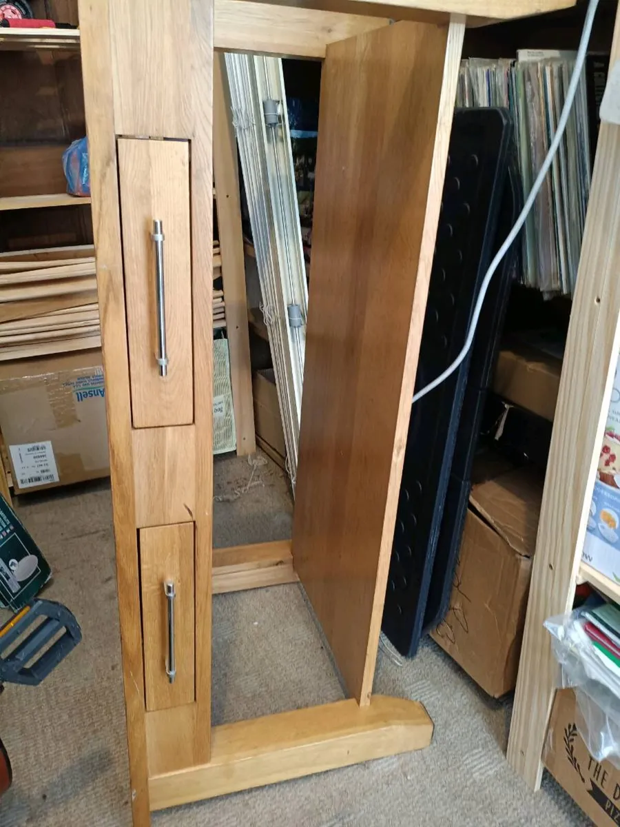 Solid oak coffee table, excellent condition - Image 2