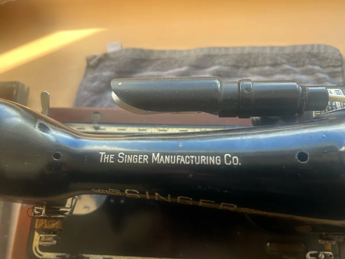 Singer 201K Sewing Machine - Image 2