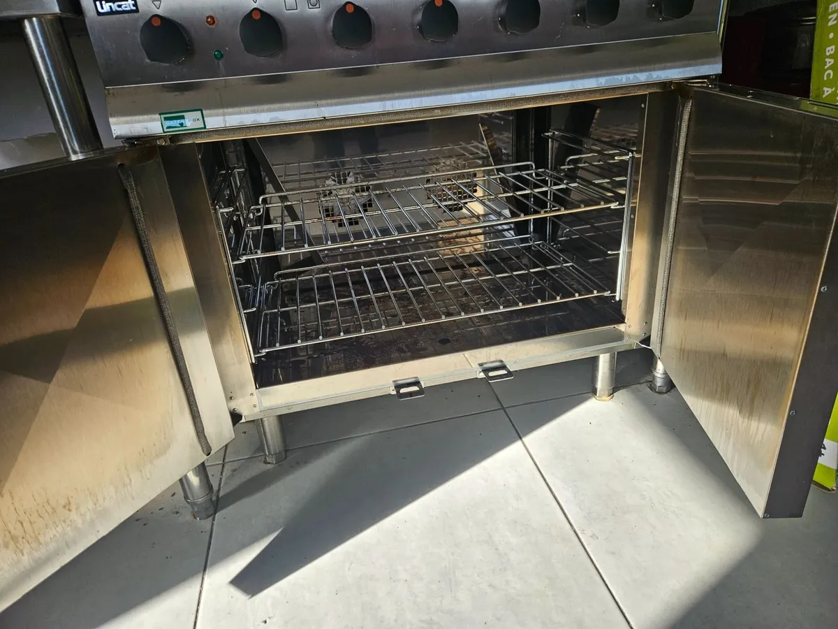 Lincat Silverlink 600 Electric Oven Range - Image 4