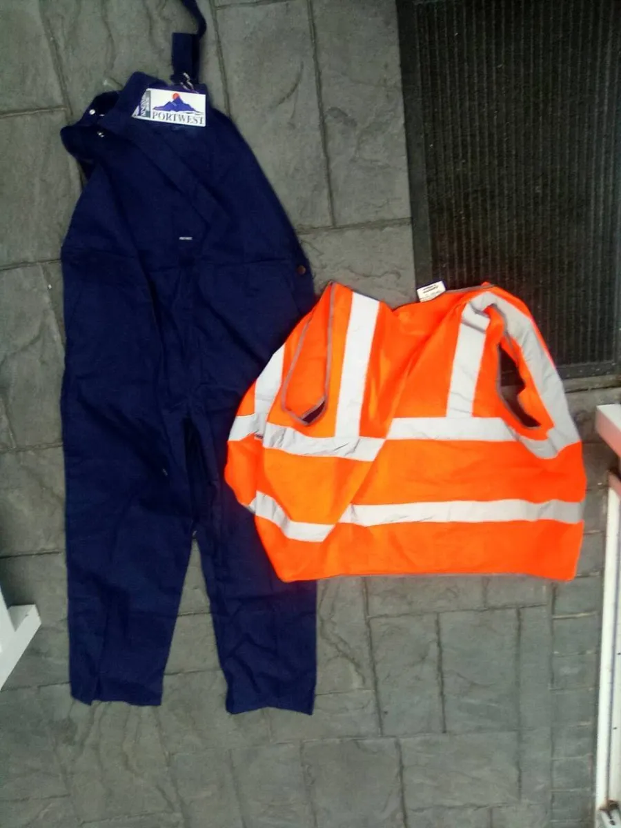 LARGE. BIB. AND. BRACE. OVERALLS.  AND.  VIZZI. - Image 3