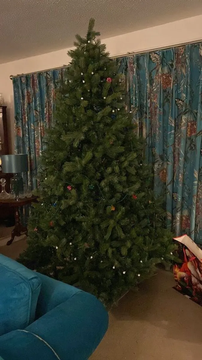 7.5ft Christmas Tree with stand