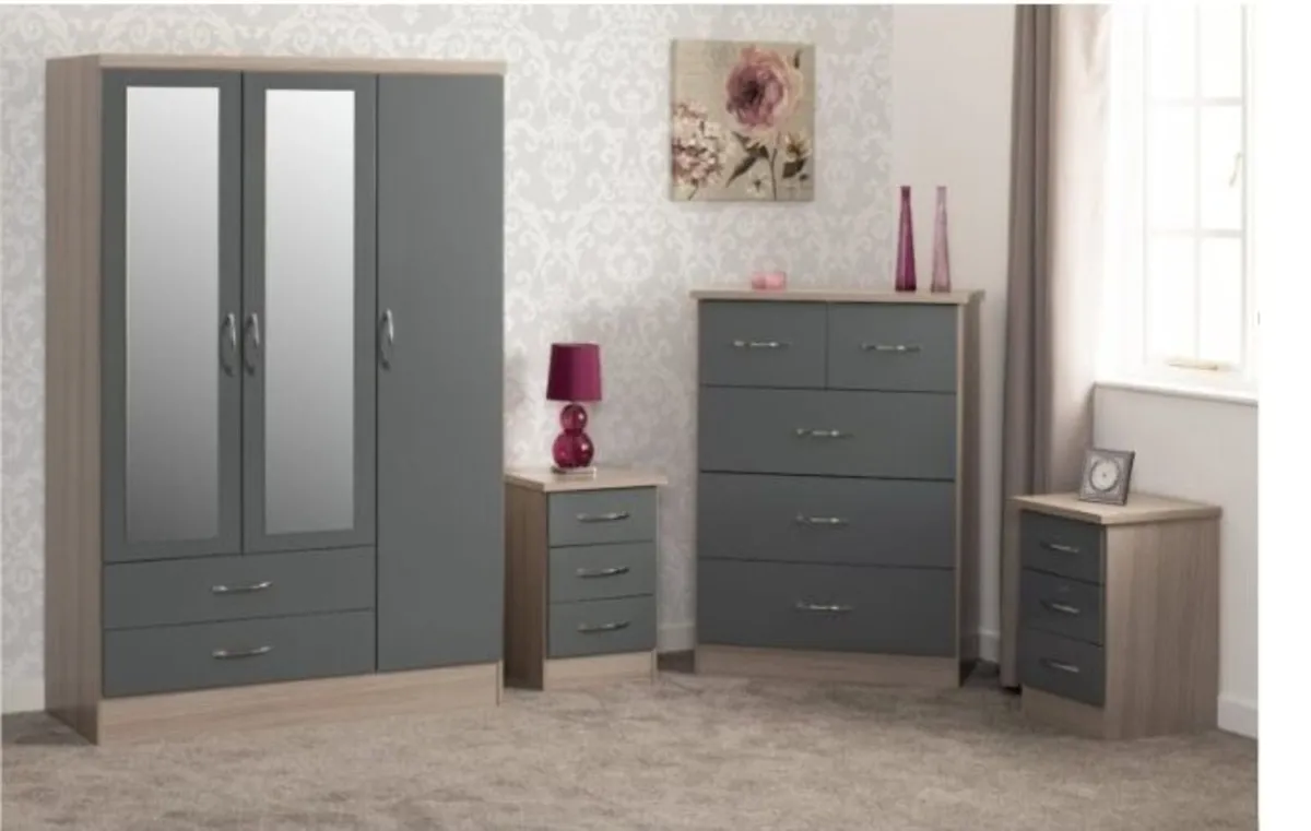 Nevada 3 Door 2 Drawer Mirrored Wardrobe Bedroom S - Image 1