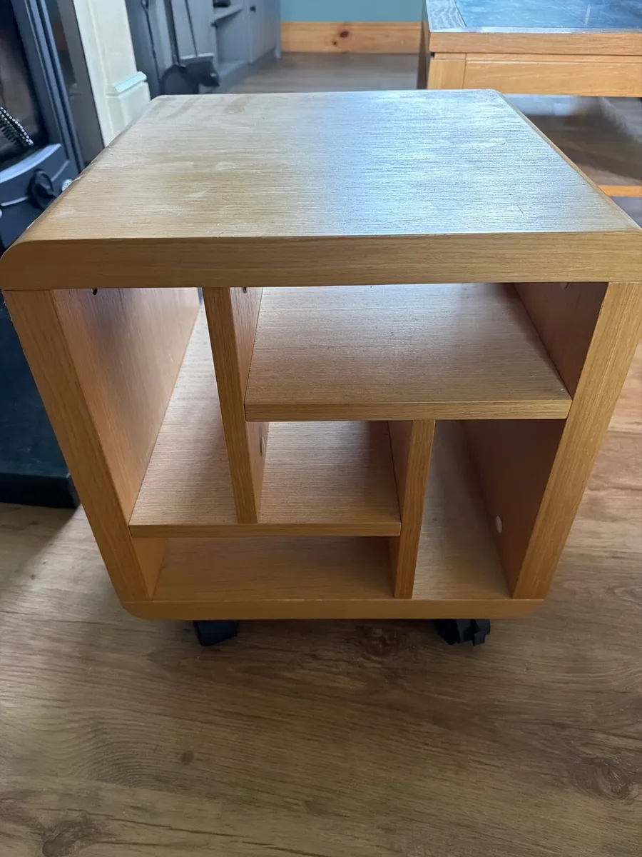 Wooden coffee table on castors - Image 1