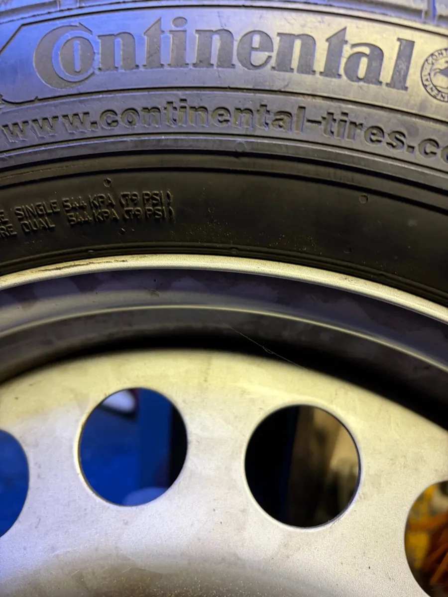 Mercedes Vito Continental 225/55 R17 C - Image 1