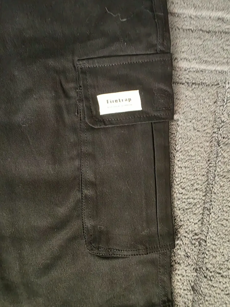 Firetrap Men's Black Cargo Shorts Size 3XL - Image 4