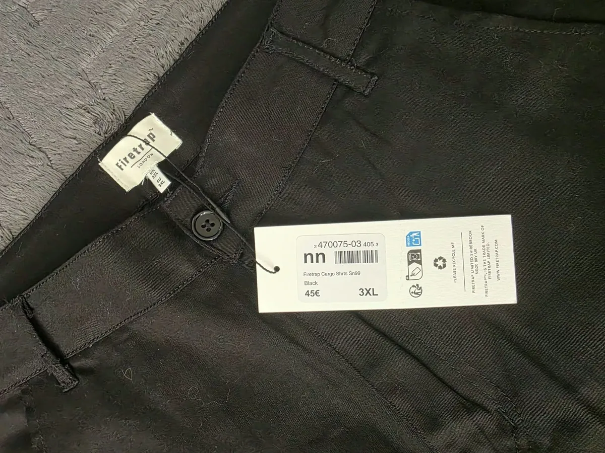 Firetrap Men's Black Cargo Shorts Size 3XL - Image 3