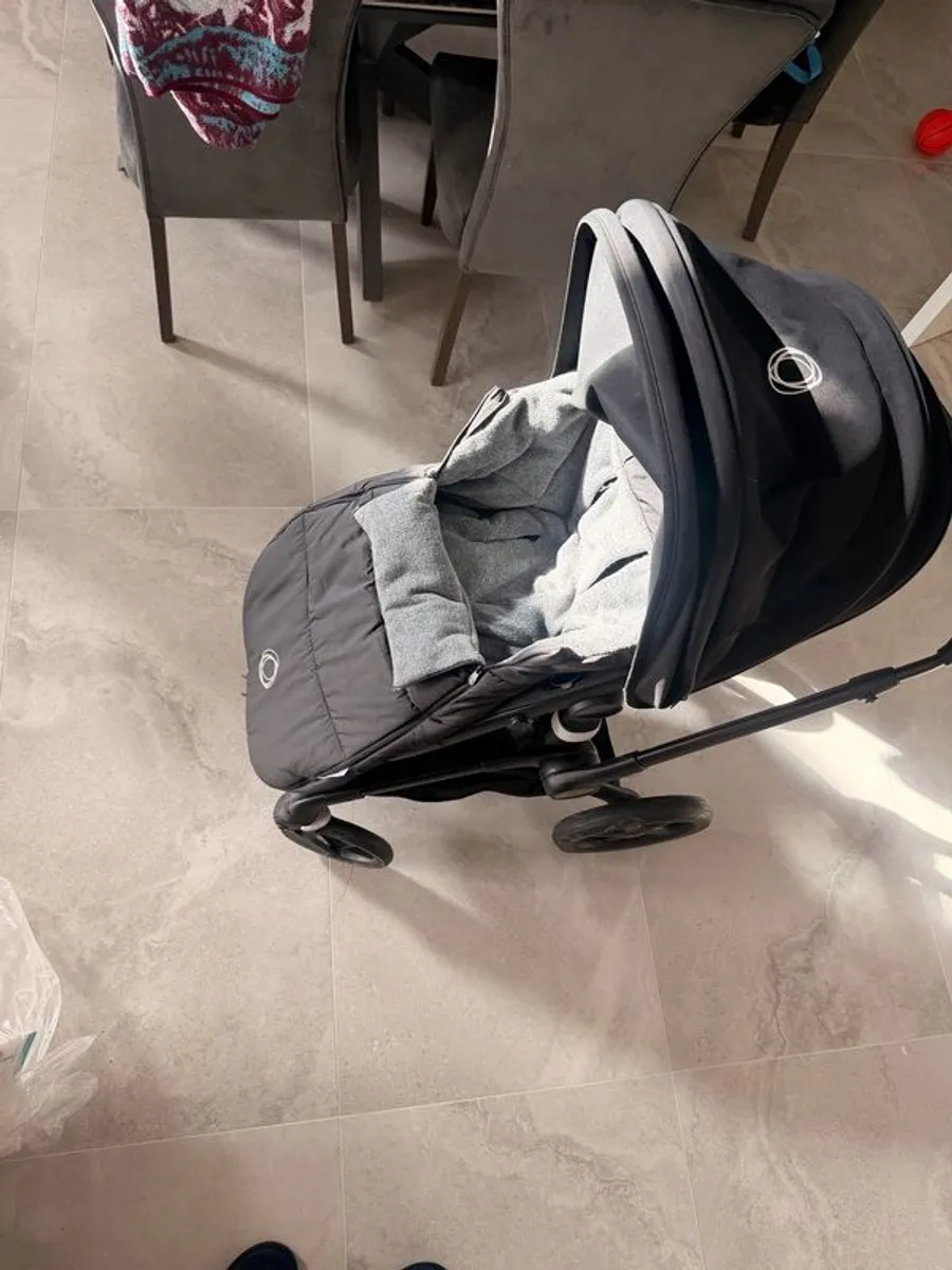 bugaboo buggy, carseat and 2 isofix for cars. - Image 1