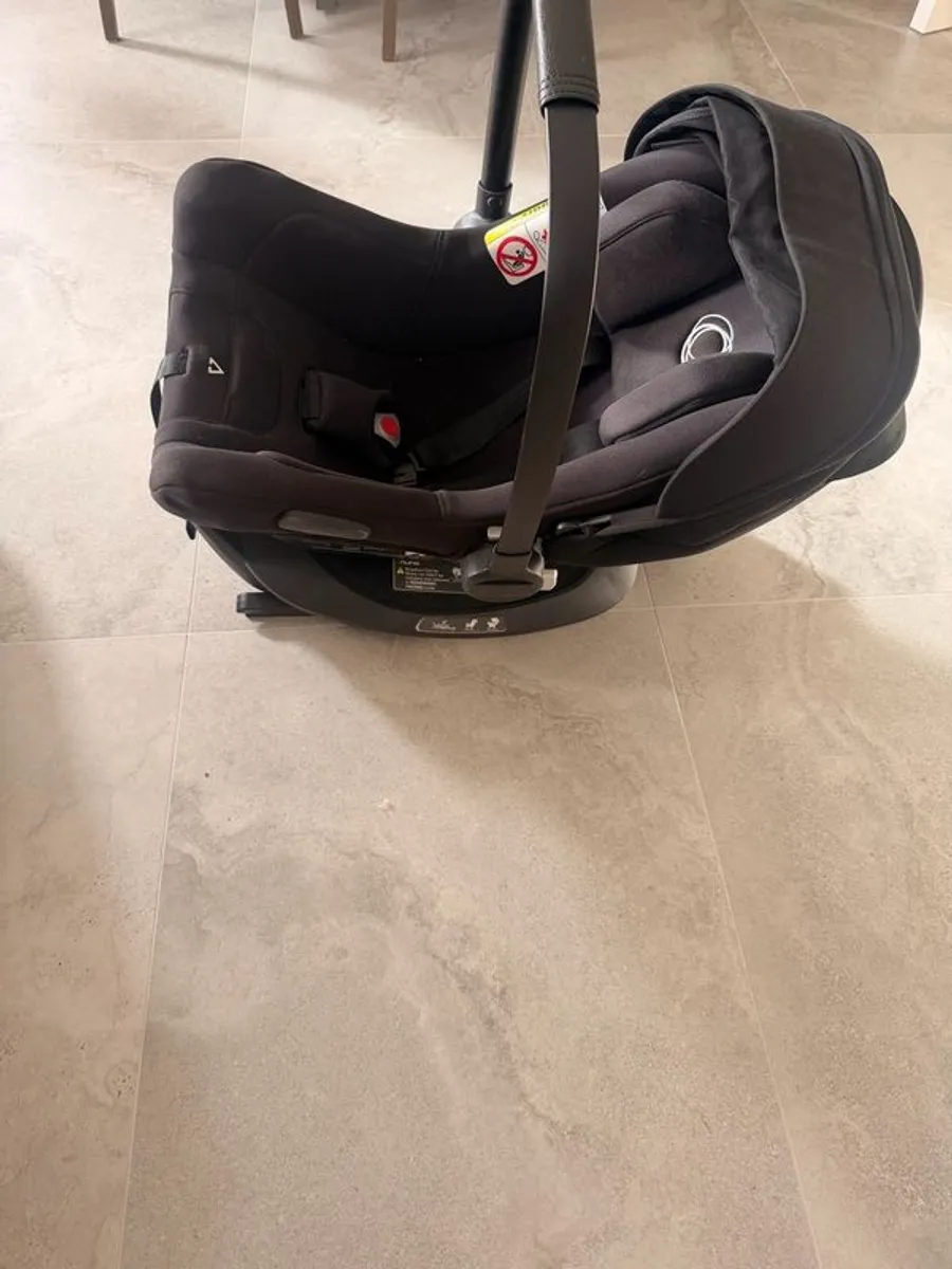 bugaboo buggy, carseat and 2 isofix for cars. - Image 3