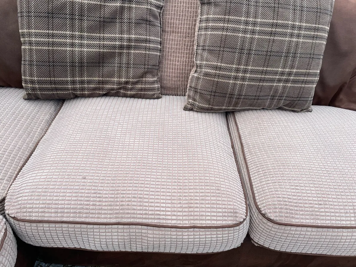 Harvey Norman corner sofa free delivery - Image 4
