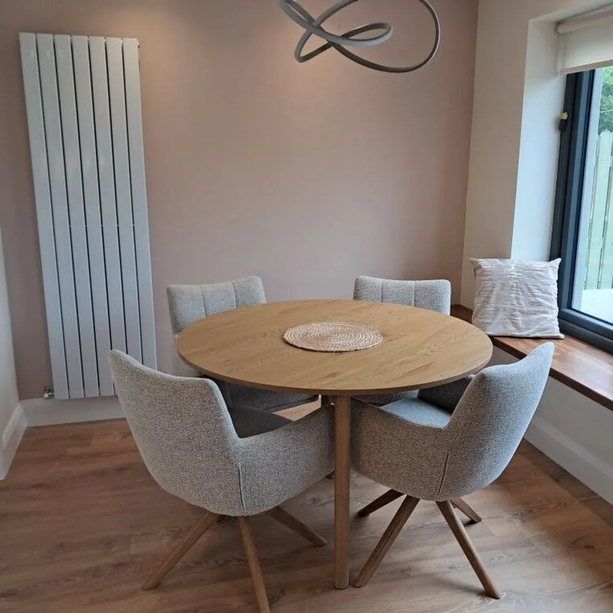Round Dining Table 120cm diameter. - Image 2