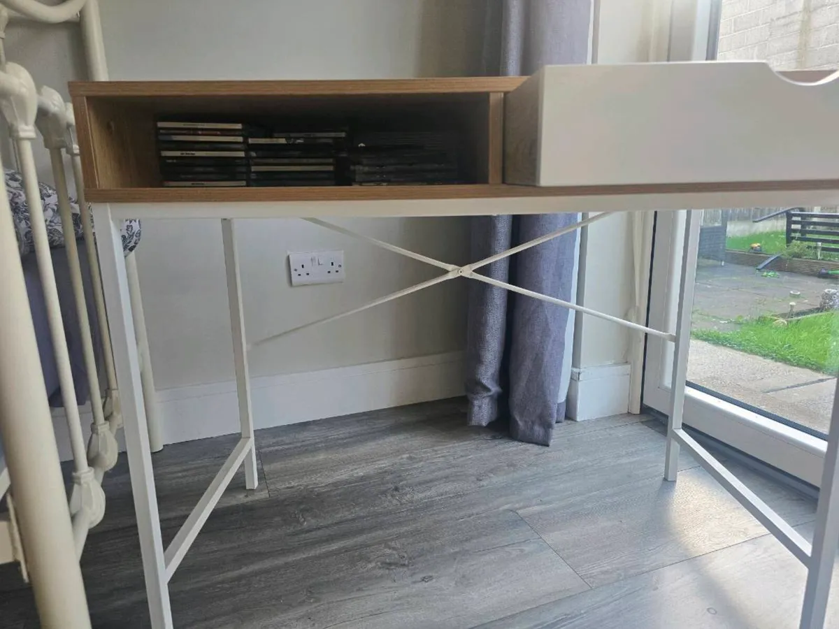 White metal frame wood top desk - Image 1