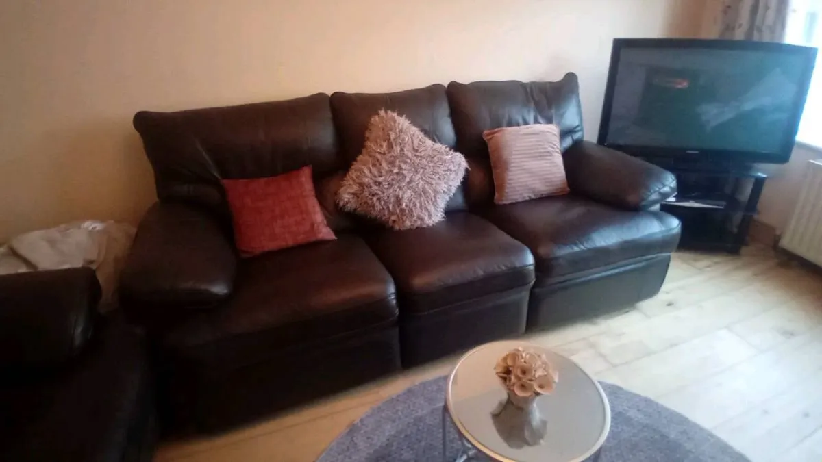 Brown leather sofa 3 & 2 seater - Image 1