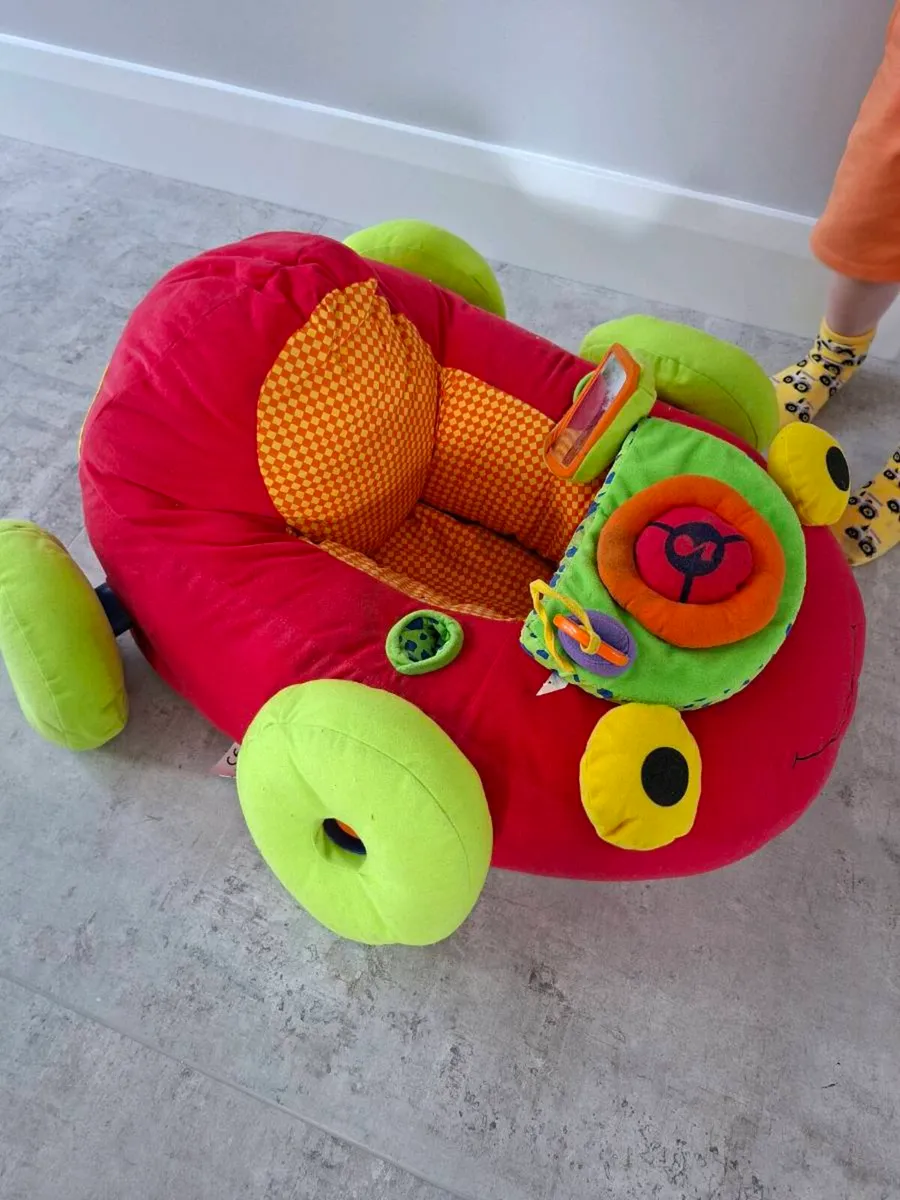 Sit- me up Car seat - Image 2
