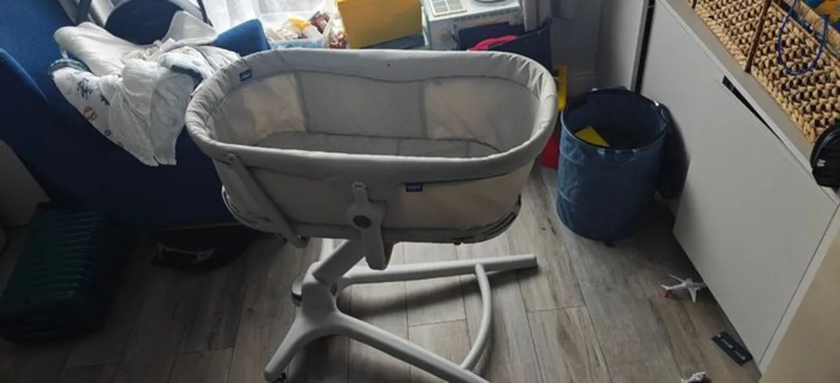 Chicco Baby Hug 4 in 1 Raised Baby Bouncer - Image 2