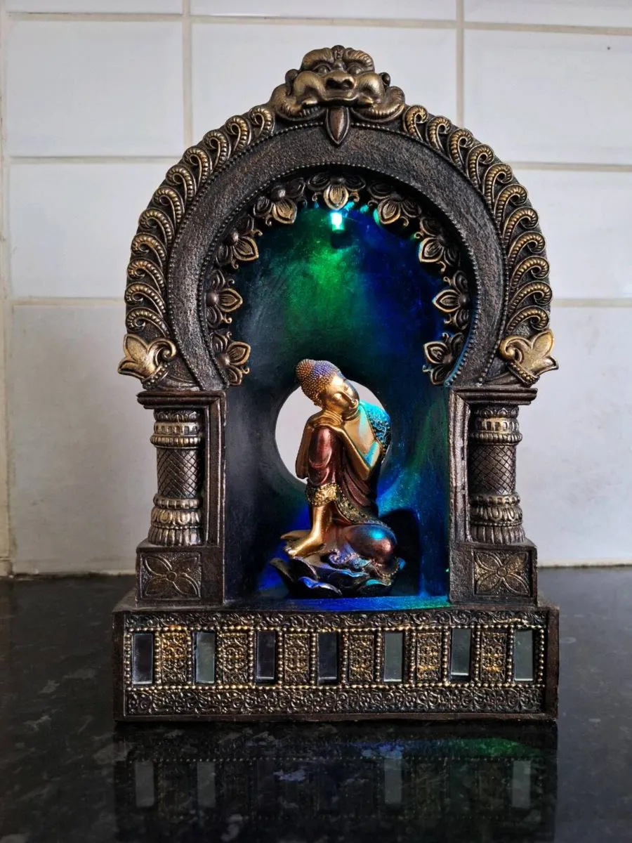 Lovely small Buddha ornament with changing colours - Image 4