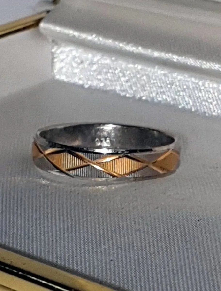 Vintage 18k Gold/Silver Two-Tone Wedding Band - Image 2