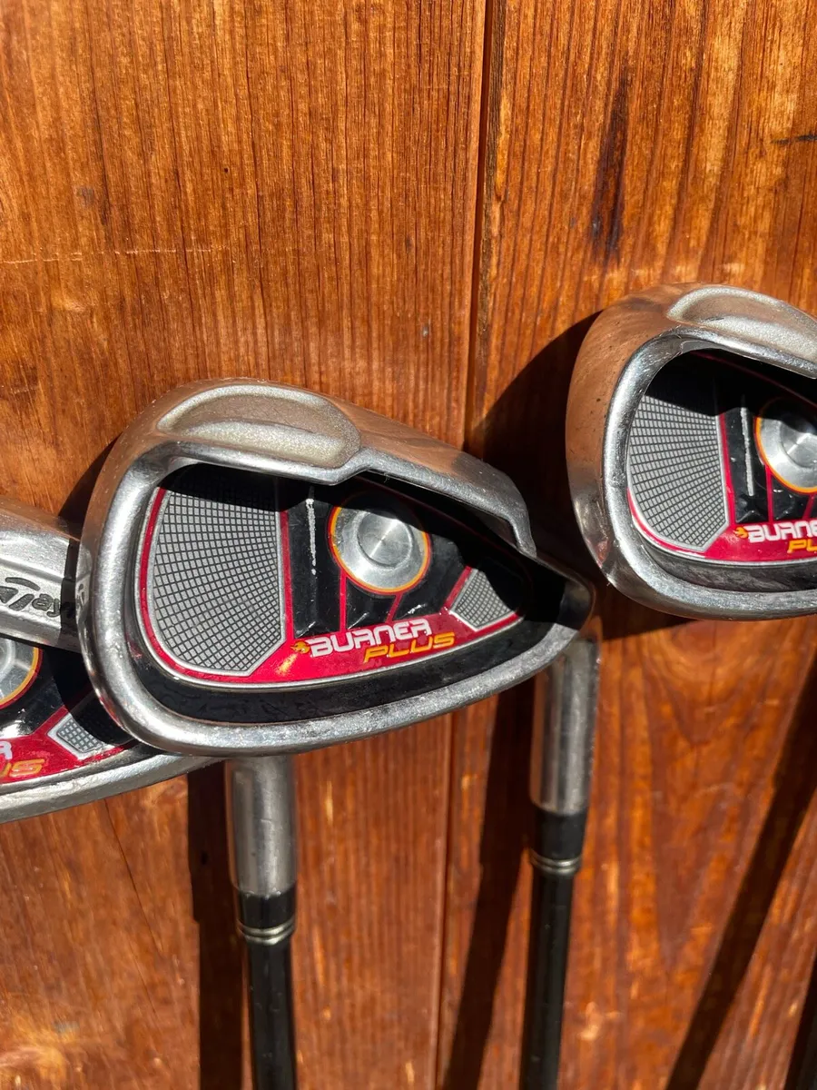 Taylormade mens/senior golfset + 1/2 inch - Image 1