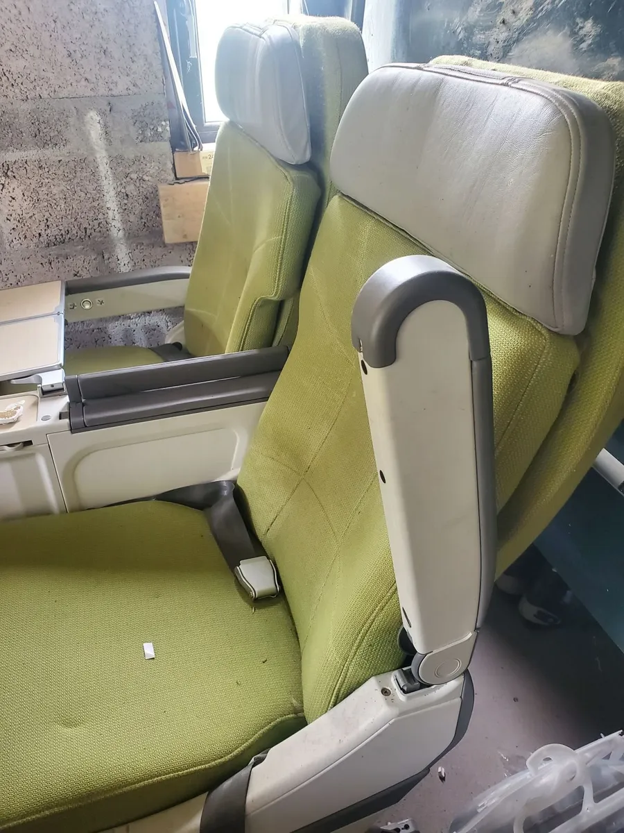 Camper airplane seats - Image 2