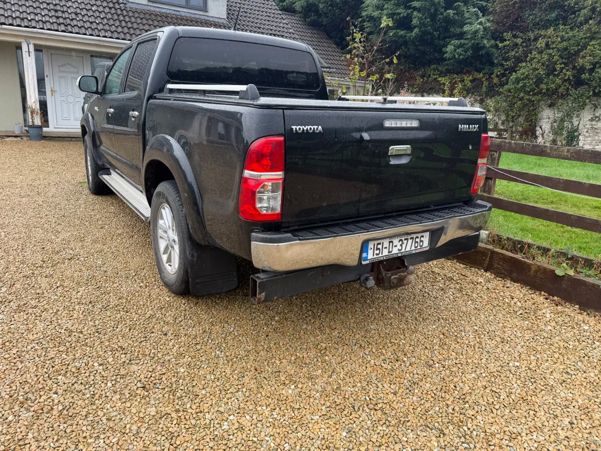 Toyota Hilux 3.0 SR5 2015 5 Seat Crew Cab - Image 3