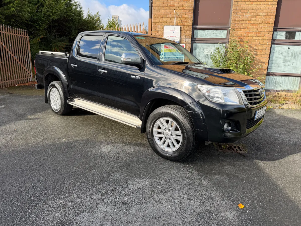 Toyota Hilux 3.0 SR5 2015 5 Seat Crew Cab - Image 4