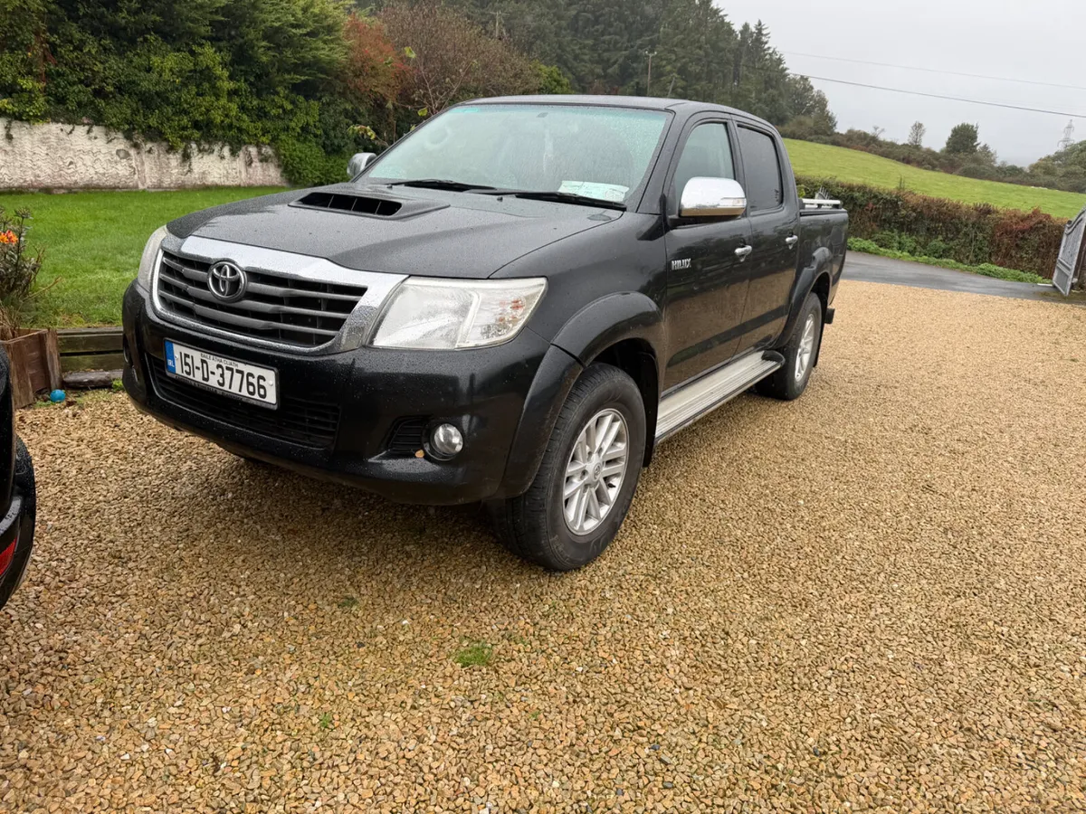 Toyota Hilux 3.0 SR5 2015 5 Seat Crew Cab - Image 1